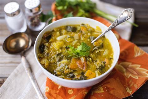   La Zuppa di Verdure Secche di Suqian: Un Delizioso Intrigo di Sapori Rusticani e Note Erbacee!