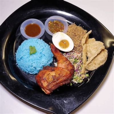  Nasi Kerabu: Un trionfo di sapori freschi e piccanti in un'esplosione di colori