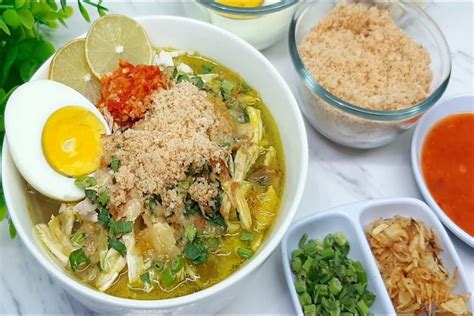  Soto Ayam Lamongan: Un brodo speziato che accarezza il palato e spezie audaci che danzano sulla lingua!