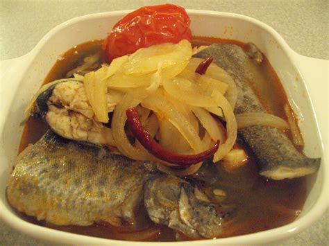  Spicy Sour Fish Soup: Unisce il gusto piccante della peperoncino con la freschezza agrumata di una deliziosa salsa?