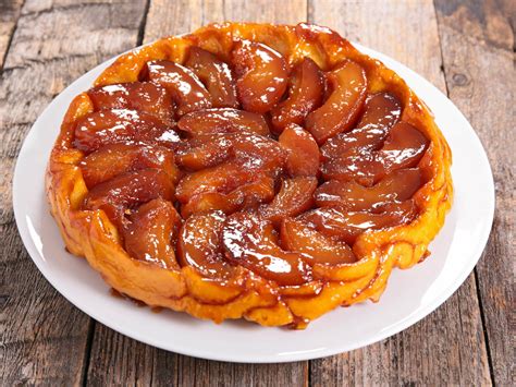  Tarte Tatin: Un dolce caramellato e speziato che conquisterà il tuo palato!